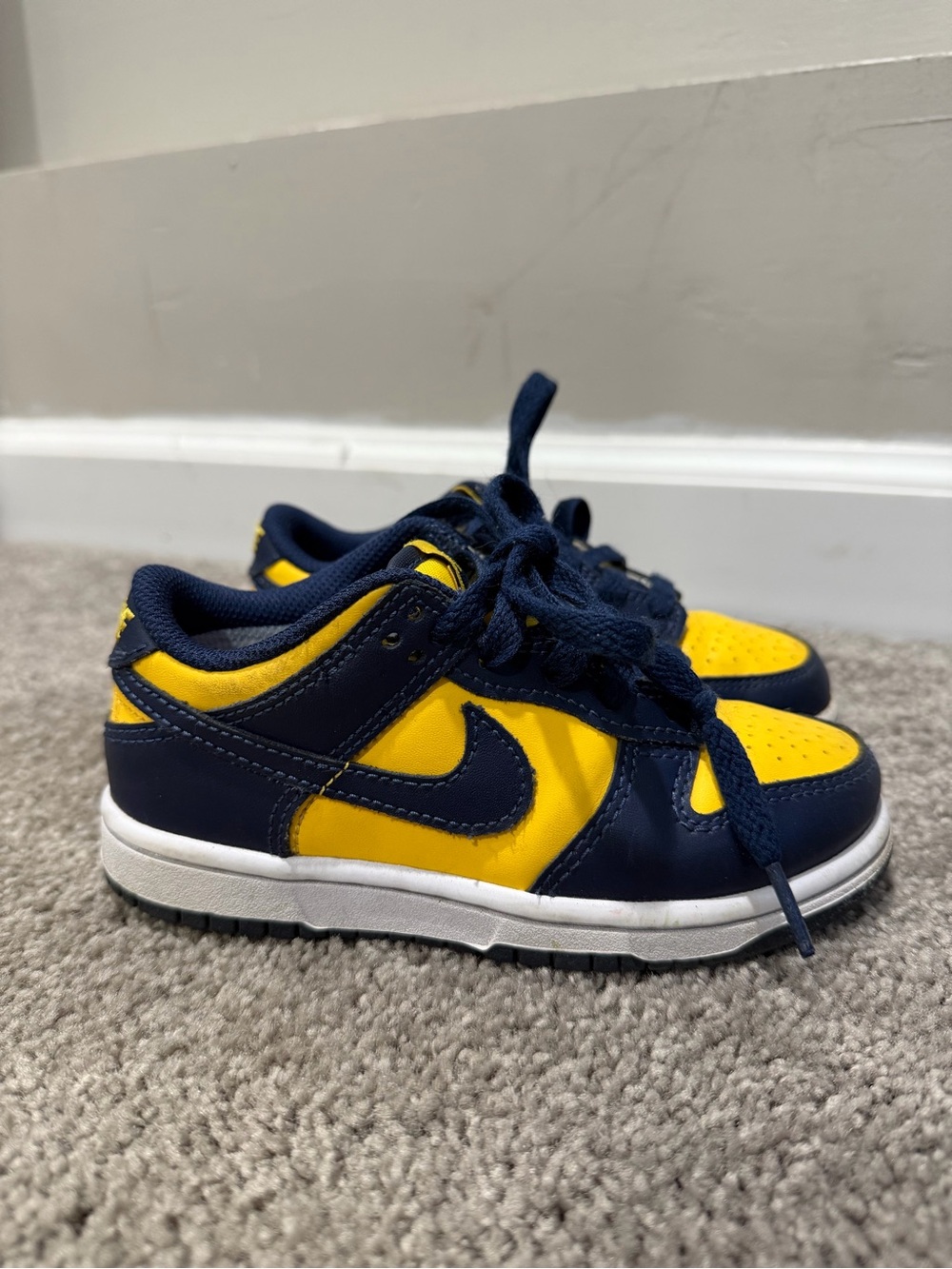 Nike Kids Navy and Yellow Low-Top Sneakers